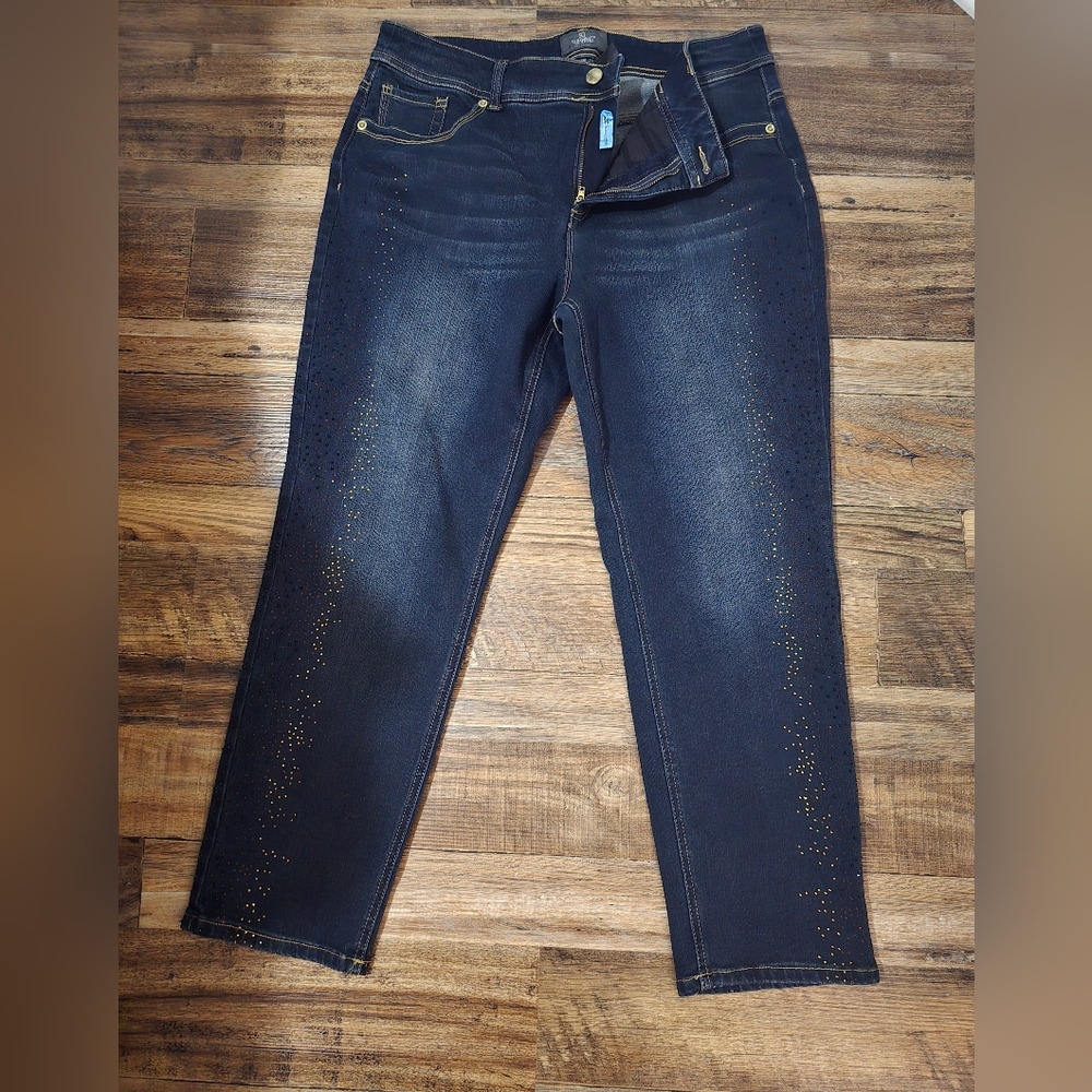 Chico's Blue Ankle Cropped Jeans with Classic Style Sz 2 Embellish Deaign